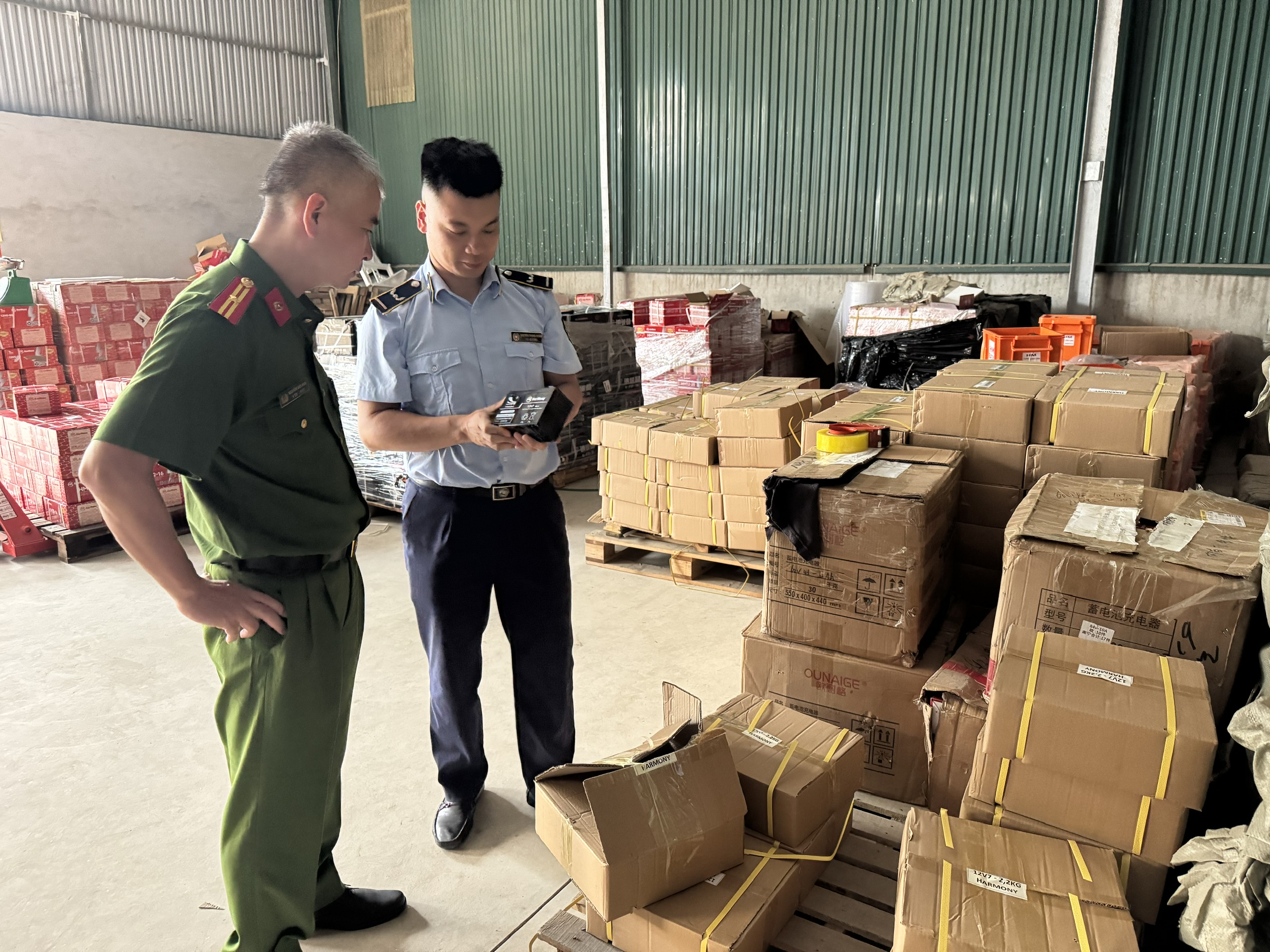 Hà Nội mở đợt cao điểm đấu tranh ngăn chặn buôn lậu, gian lận thương mại, hàng giả