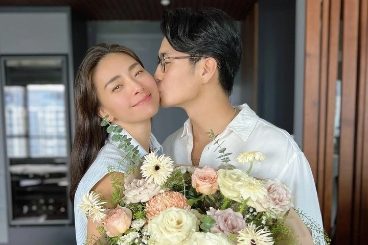 Loạt hành động tinh tế của chồng Ngô Thanh Vân khi chăm vợ bầu