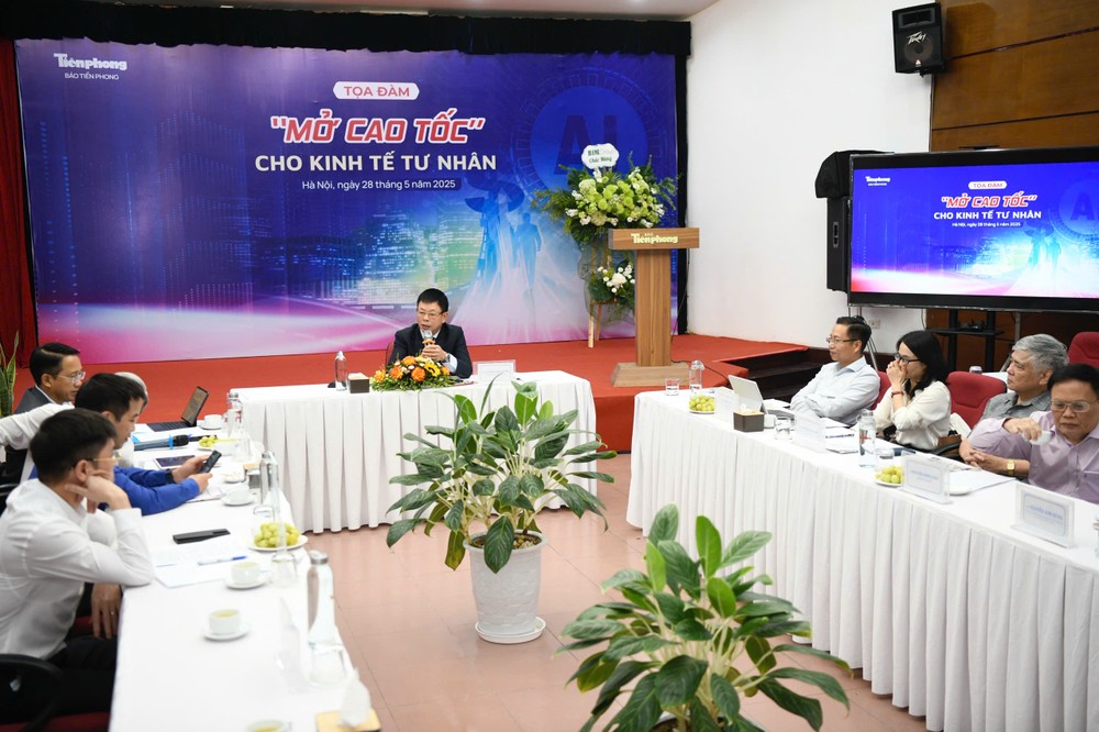 “Mở cao tốc cho kinh tế tư nhân phát triển