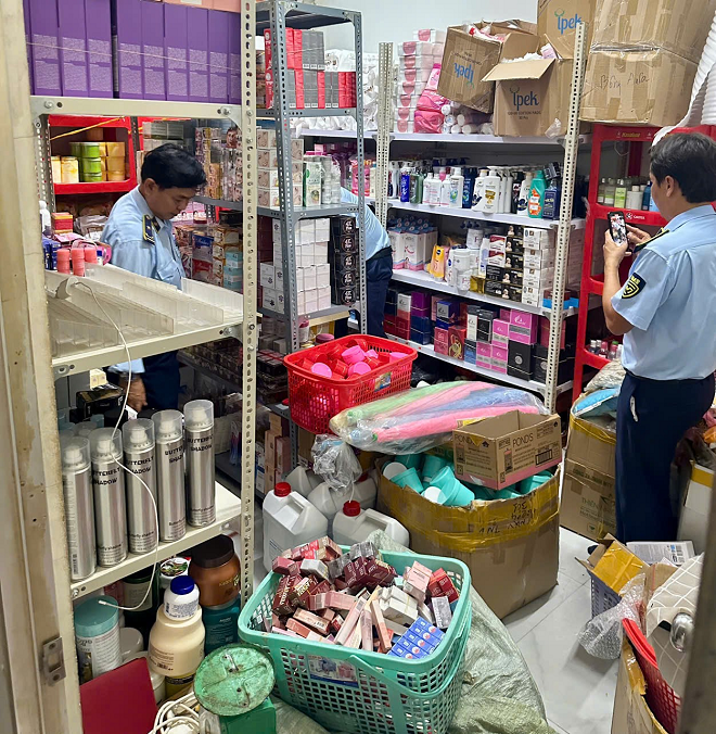 Cà Mau Phát hiện kho chứa 2.000 sản phẩm mỹ phẩm không rõ nguồn gốc 