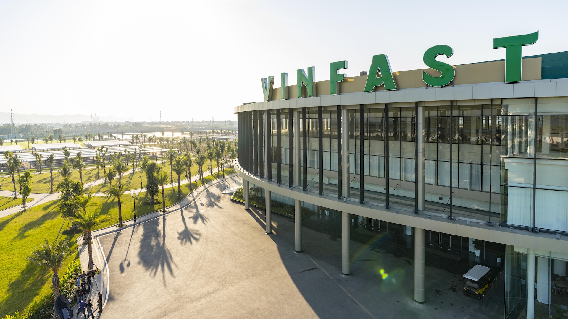 VinFast mở rộng chuỗi cung ứng nội địa, cam kết bao tiêu sản phẩm đầu ra