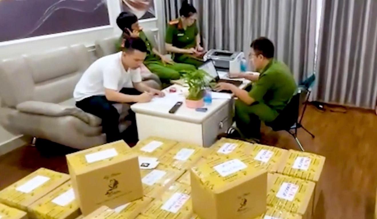 Phát hiện gần 6.000 sản phẩm mỹ phẩm dưỡng trắng da mặt không rõ nguồn gốc tại TP Nha Trang 