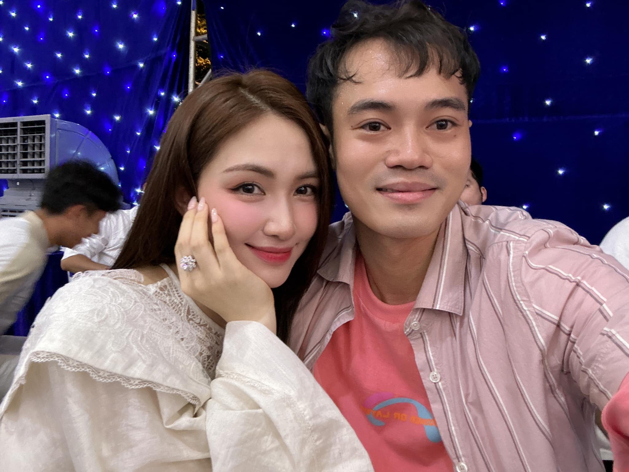 Bị nói u mê Hòa Minzy không thoát nổi, Văn Toàn phản hồi căng đét