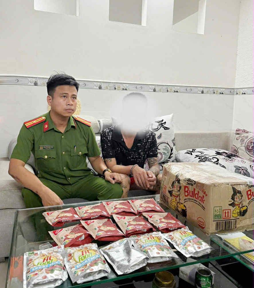 Bắt giữ 2 đối tượng vận chuyển trái phép hơn 5,3 kg ma túy