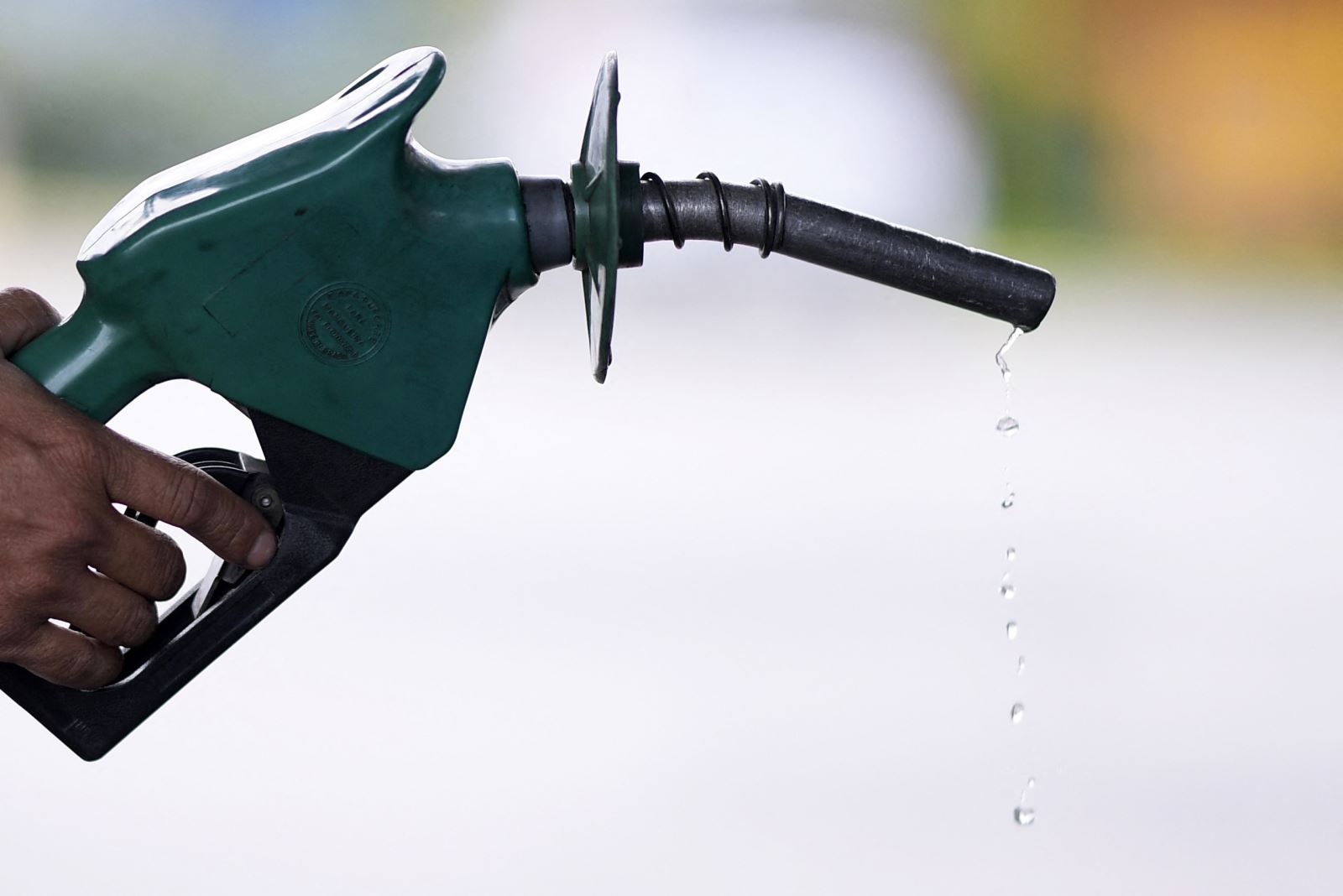 Giá dầu giảm do nỗi lo OPEC+ tăng sản lượng