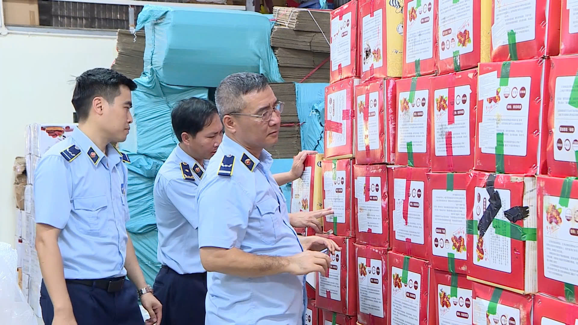 Phú Thọ Tạm giữ hơn 7000 sản phẩm hàng hóa có dấu hiệu vi phạm pháp luật