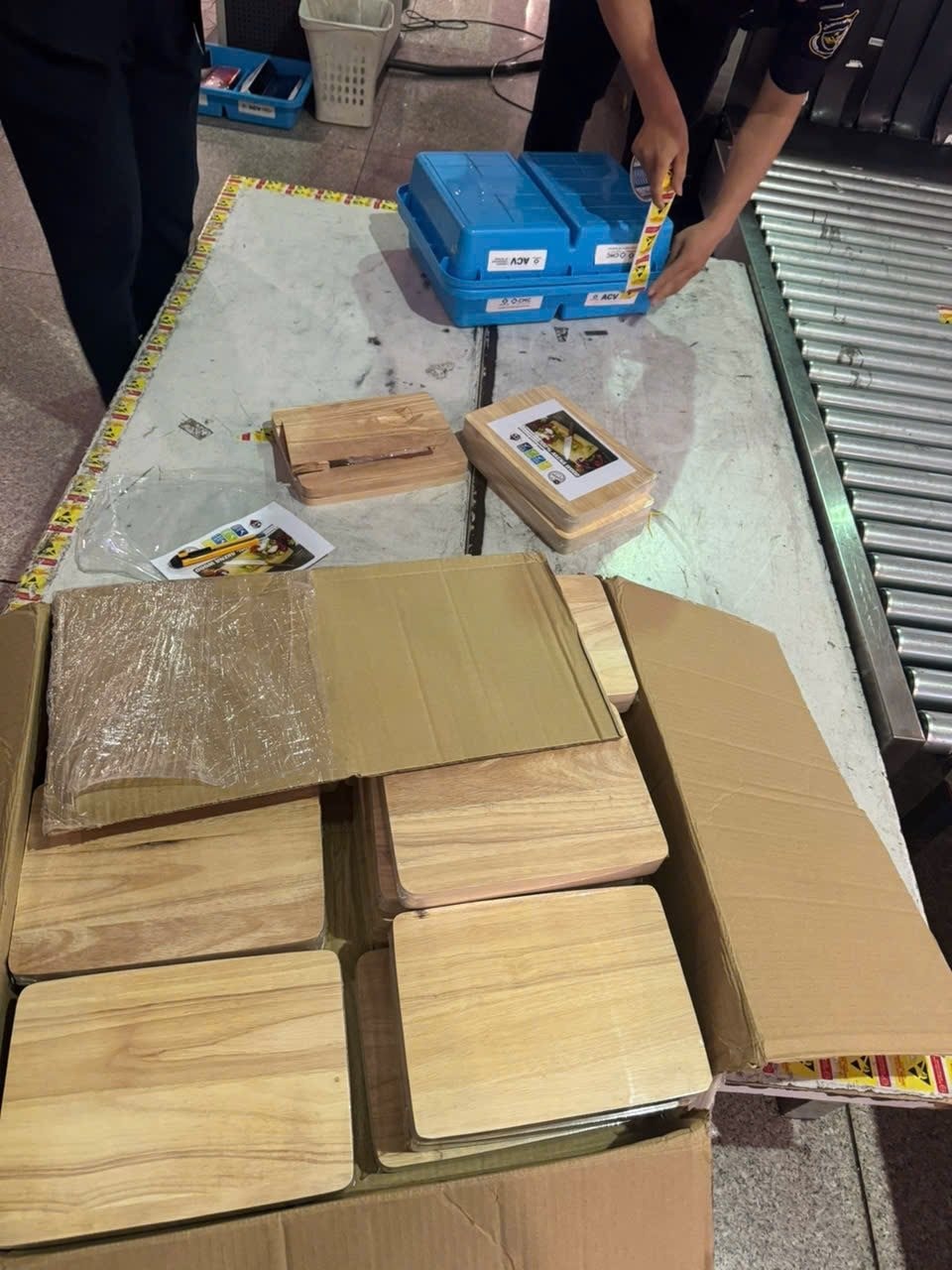 Hải quan triệt phá thành công hai vụ buôn lậu quy mô lớn thu giữ lượng lớn thuốc lá và ma túy