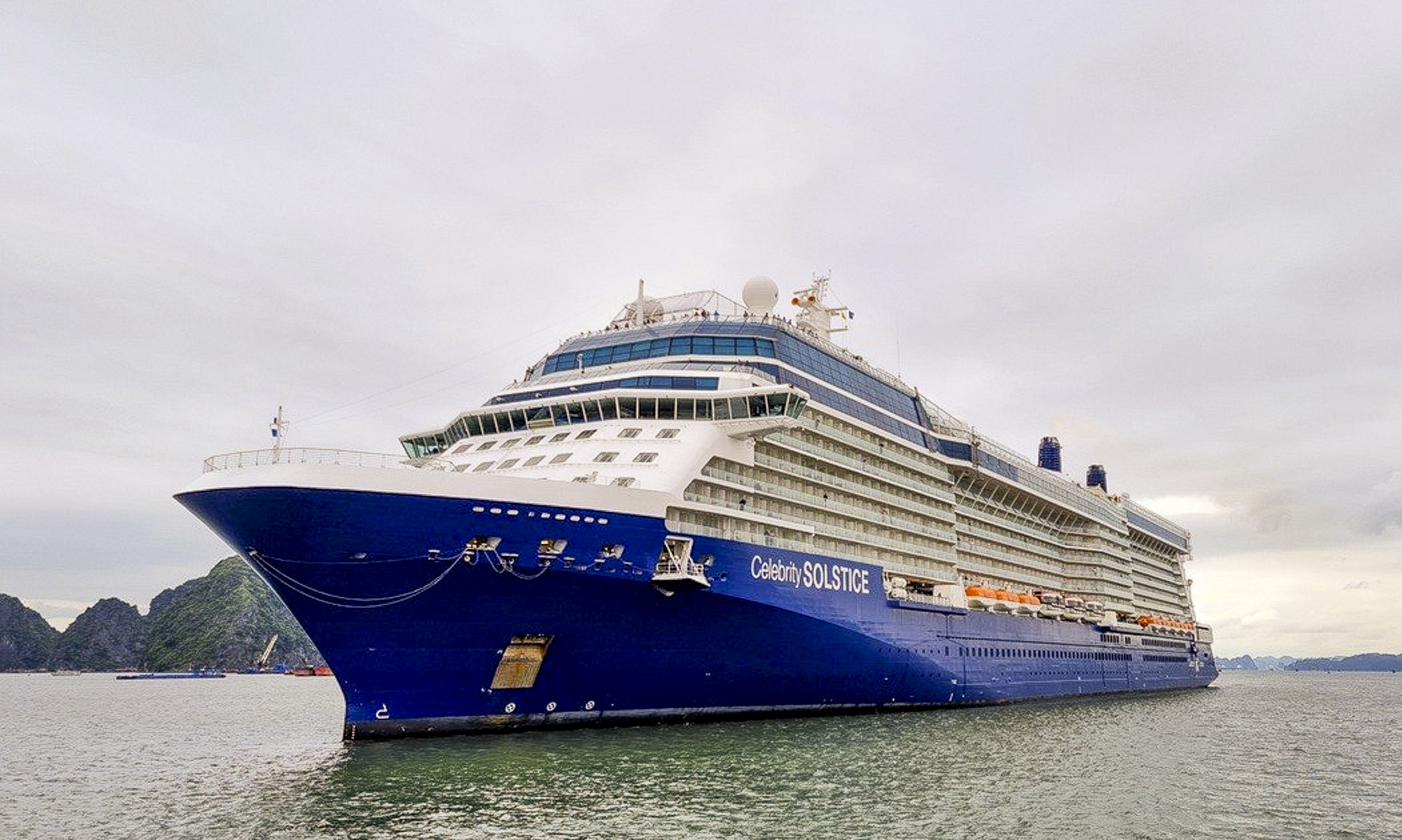 Du lịch siêu du thuyền đưa dòng khách quốc tế đến Quảng Ninh quanh năm