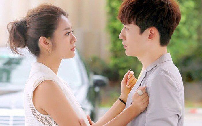 Bị bạn trai vô cớ đánh nơi công cộng, tôi muốn chia tay nhưng anh trai lại nói câu khiến tôi chết lặng 