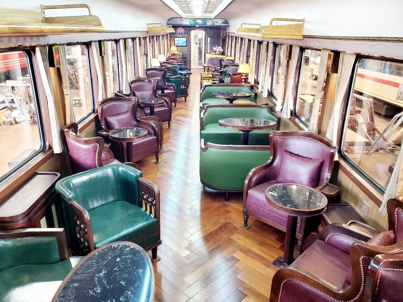 Hải Phòng Tàu Hoa Phượng Đỏ đón hơn 100.000 lượt khách sau một tháng hoạt động