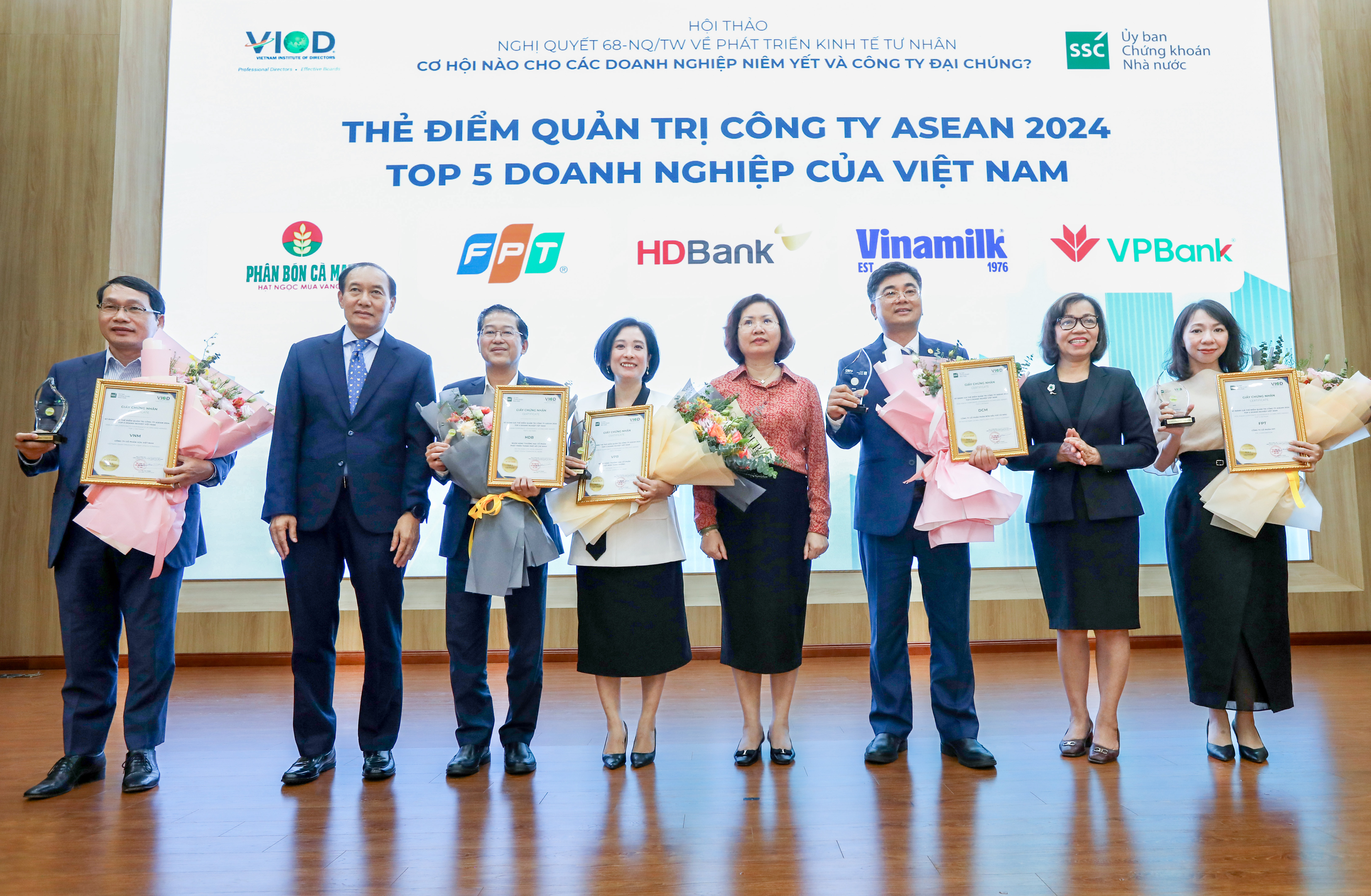 HDBANK ĐƯỢC VINH DANH TOP 5 DOANH NGHIỆP CÓ CHUẨN MỰC QUẢN TRỊ CÔNG TY HÀNG ĐẦU VIỆT NAM