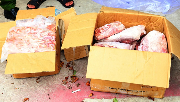 Bình Dương Phát hiện 11,2 tấn chân gà, thịt heo đông lạnh không rõ nguồn gốc