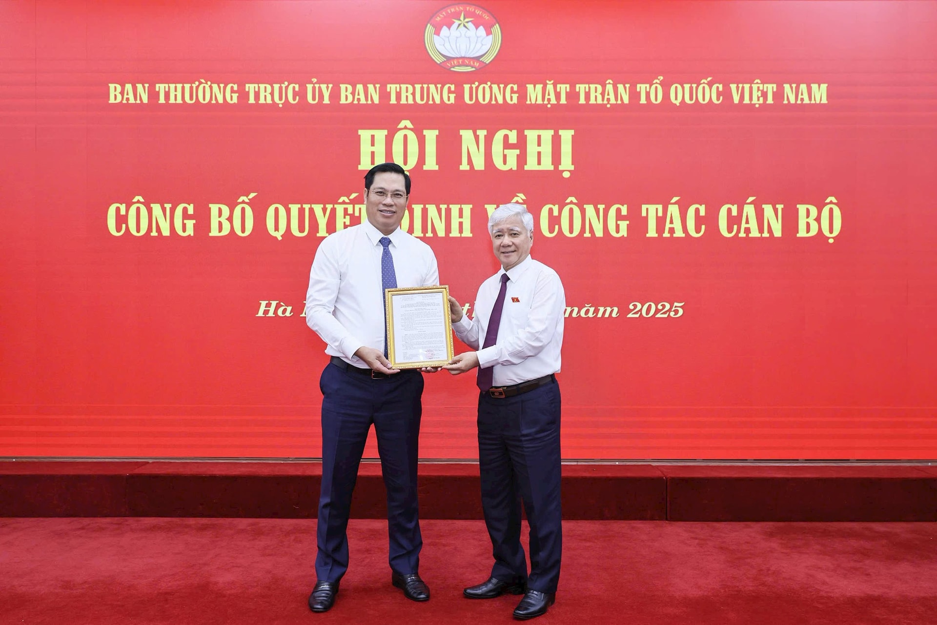 Trao quyết định bổ nhiệm Thư ký Chủ tịch Ủy ban Trung ương MTTQ Việt Nam