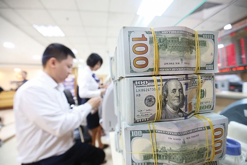 Áp lực trả nợ tăng cao, tỷ giá nổi sóng ngầm