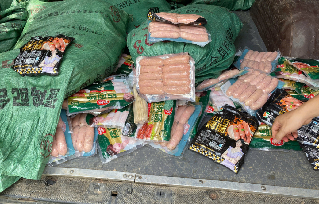 Lạng Sơn Phát hiện xe tải chở 800 túi xúc xích lậu 