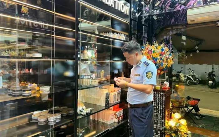 Vừa bị thu giữ gần 400 sản phẩm hàng lậu, chủ thương hiệu Tina Lê Make Up là ai