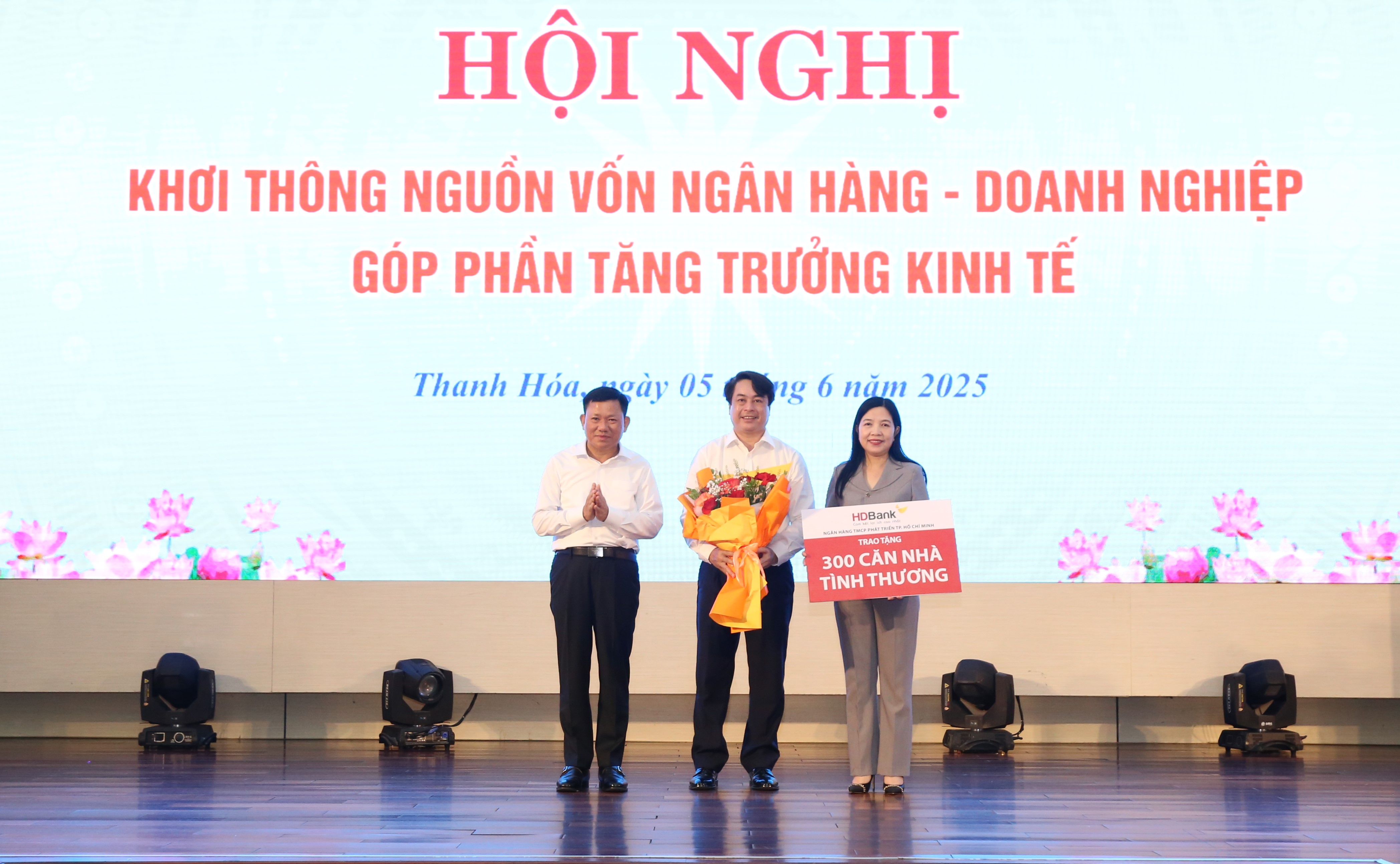 5 tháng đầu năm, HDBank tặng 2.000 căn nhà tình thương