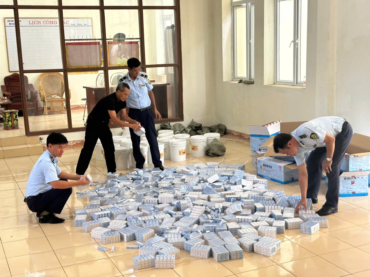 Quảng Ninh Thu giữ hơn 5.000 tuýp thuốc tân dược nhập lậu từ Trung Quốc