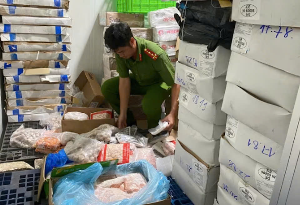 TPHCM Phát hiện hàng chục tấn thực phẩm không rõ nguồn gốc