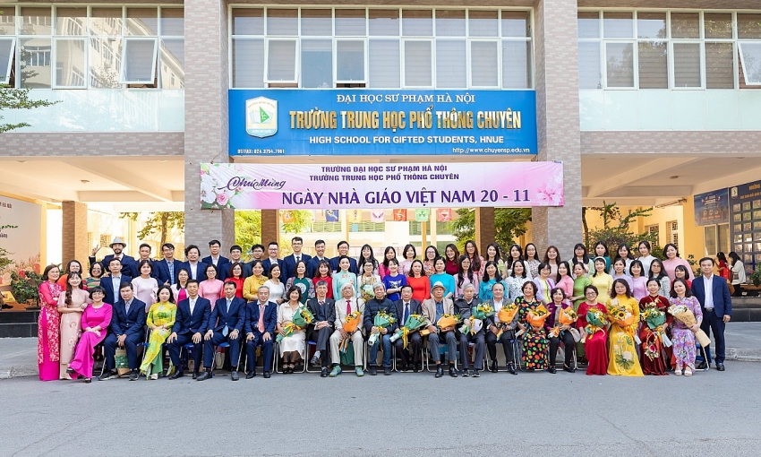 THPT Chuyên Sư phạm Hà Nội Sáu thập kỷ gieo mầm trí tuệ chắp cánh ước mơ Việt