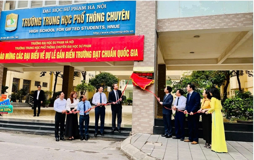 THPT Chuyên Sư phạm Hà Nội Sáu thập kỷ gieo mầm trí tuệ chắp cánh ước mơ Việt