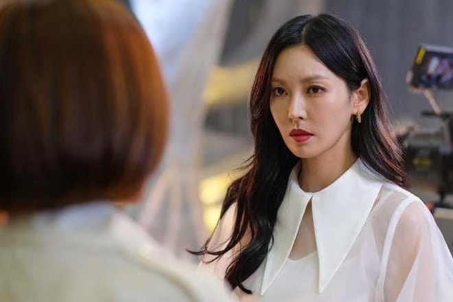 Bị ốm nằm bẹp trên giường thì có cô gái trẻ đến hỏi thăm, khi biết danh tính cô ấy, mặt chồng tôi biến sắc