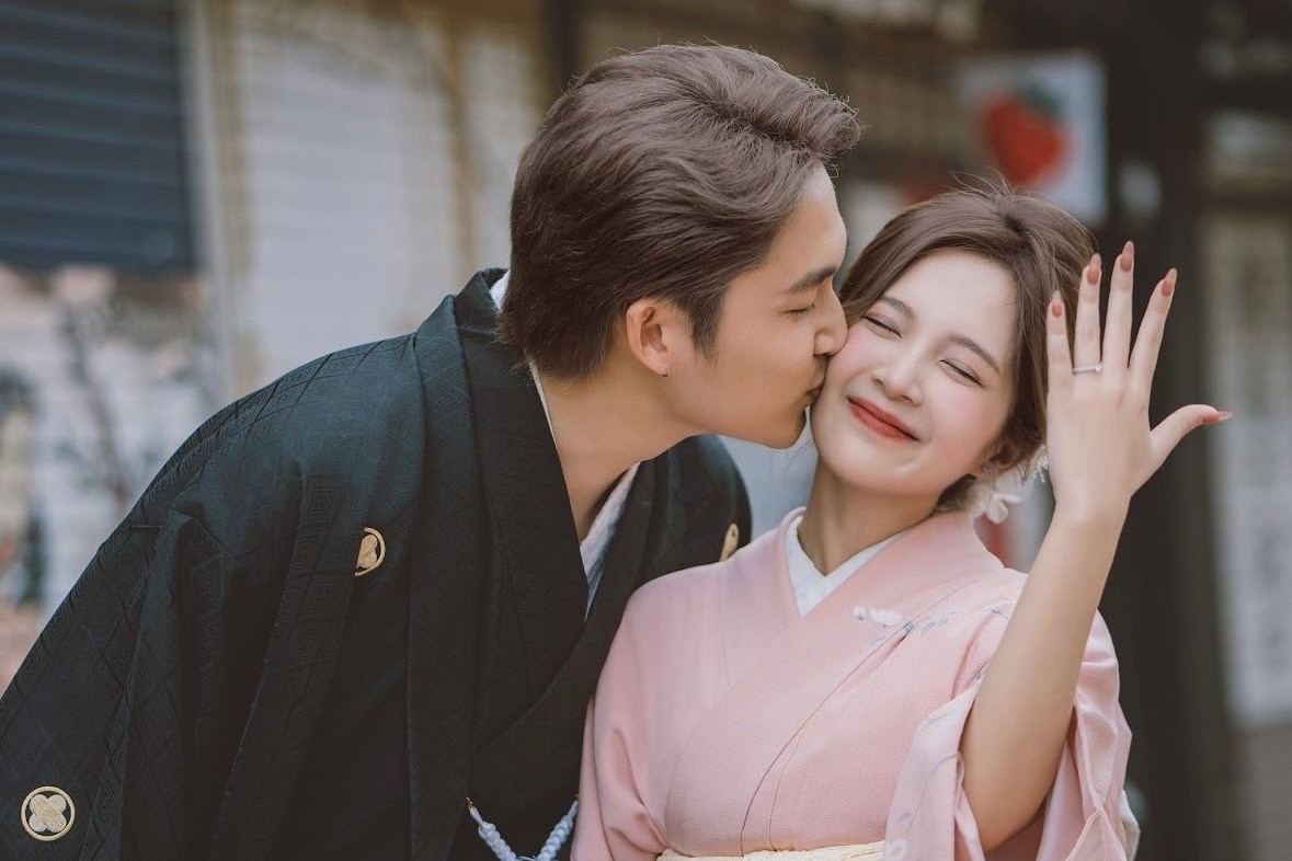 Cặp đôi đình đám VFC bất ngờ tung ảnh cầu hôn, hé lộ tin đám cưới