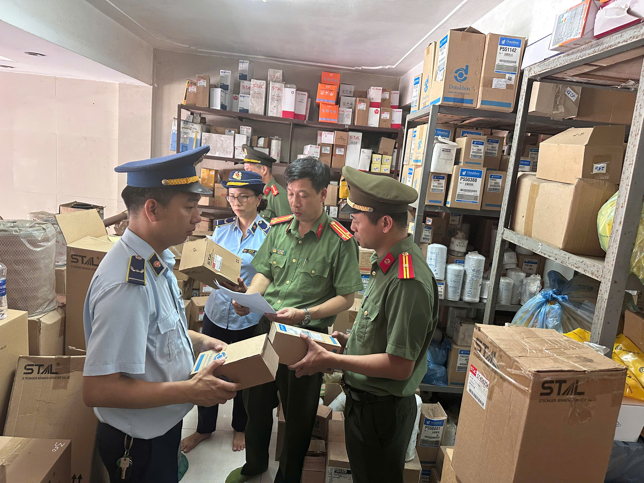 Nghệ An Phát hiện và xử phạt công ty kinh doanh lọc nhớt không rõ nguồn gốc xuất xứ