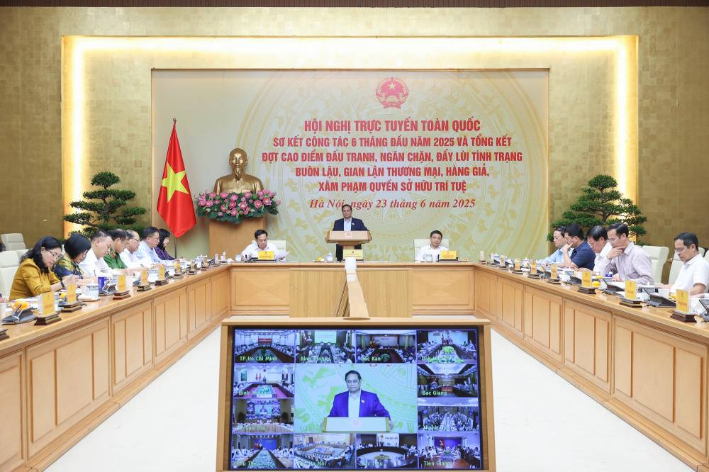 Thủ tướng Kiên quyết tuyên chiến, đấu tranh ngăn chặn, đẩy lùi, quét sạch tình trạng buôn lậu, gian lận thương mại, hàng giả