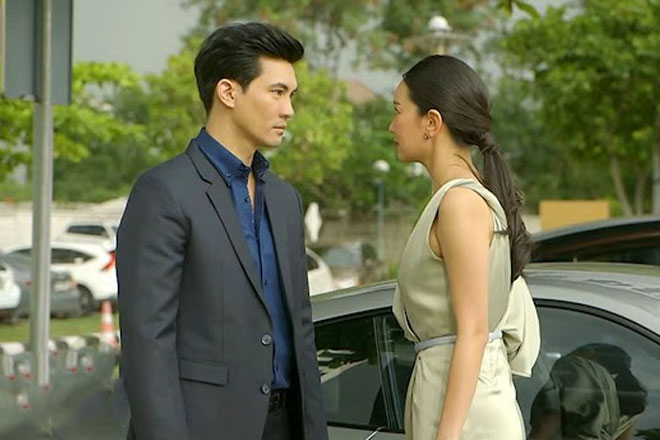 Đi make-up cho khách, tình cờ phát hiện ô tô của chồng ở hầm chung cư cao cấp