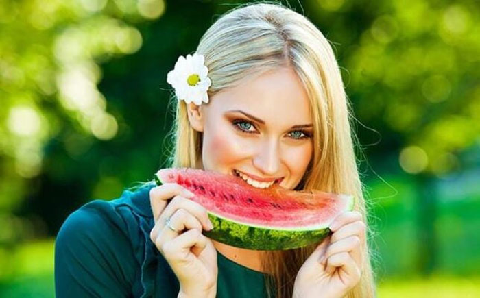 Dưa hấu ăn thế nào để không hại sức khỏe Rất nhiều người đang ăn sai cách!