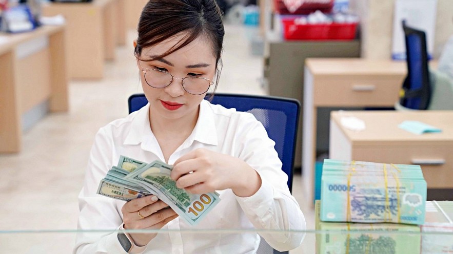 Phía sau cú trượt gần 3% của VND
