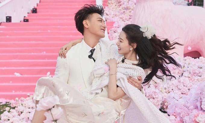 Cặp đôi chủ tịch - nàng thơ nổi tiếng bí mật sinh con