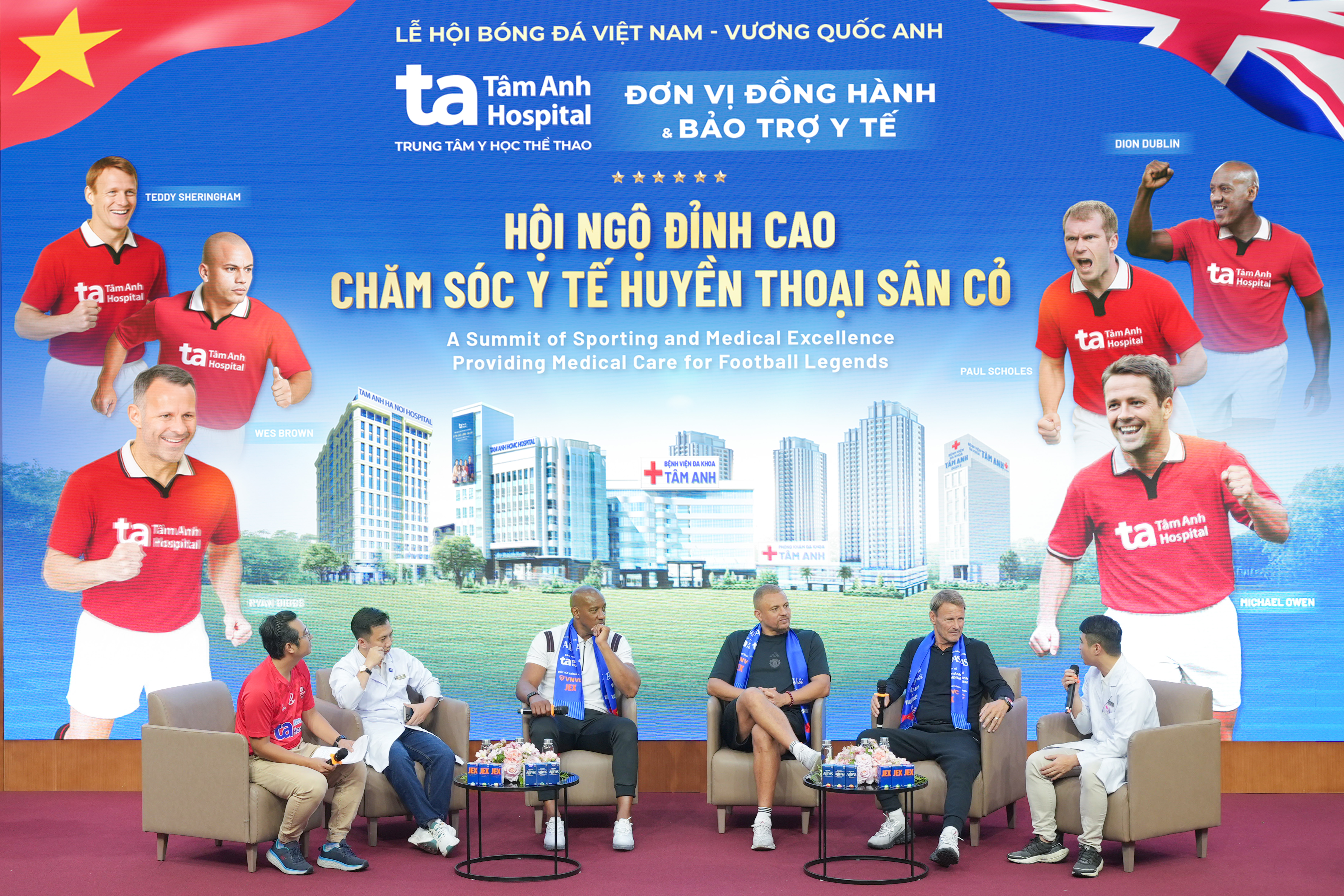 Dion Dublin thích thú “Nếu bạn có thể mang các máy móc hiện đại tại Bệnh viện Tâm Anh đến ‘Man đỏ’ thì thật tuyệt!”