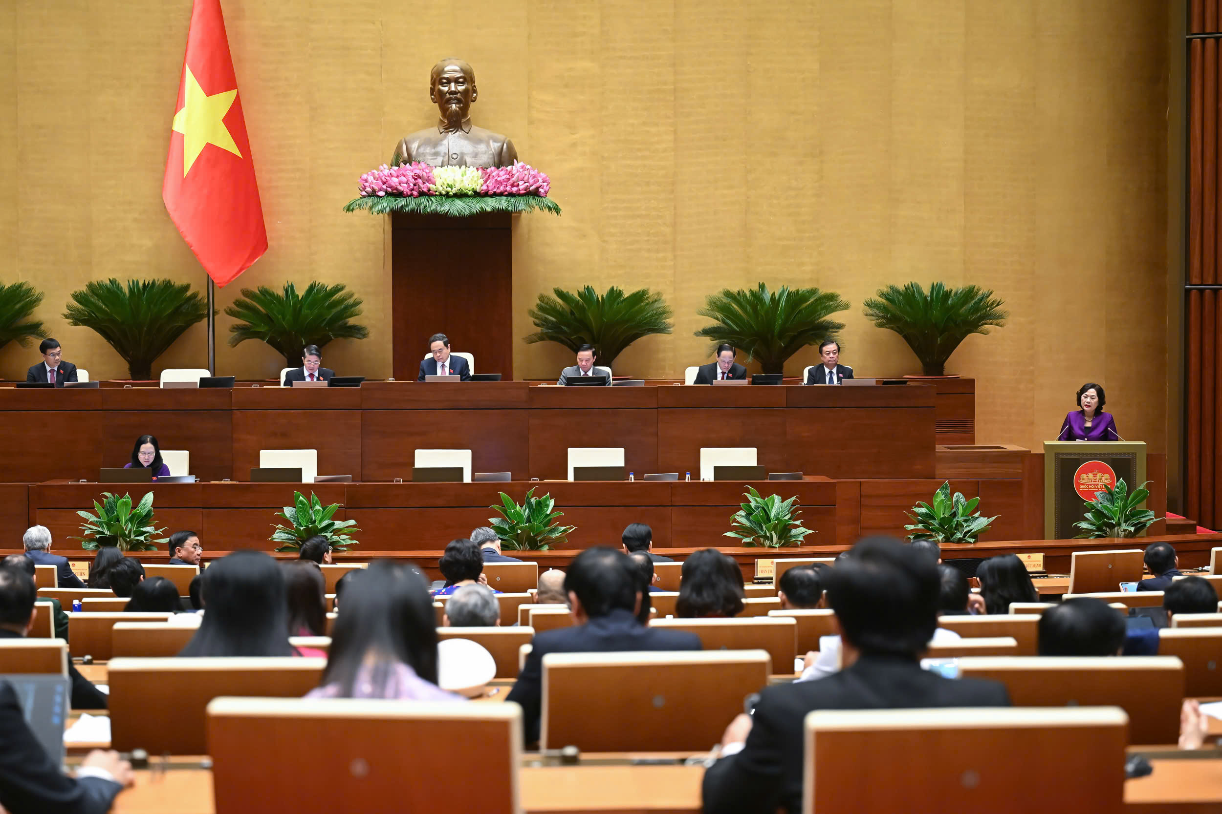 Chính thức thông qua Luật sửa đổi, bổ sung một số điều của Luật Các tổ chức tín dụng