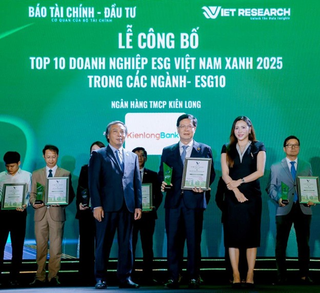KienlongBank ghi dấu hành trình xanh với giải thưởng Top 10 Ngân hàng - ESG Việt Nam Xanh 2025