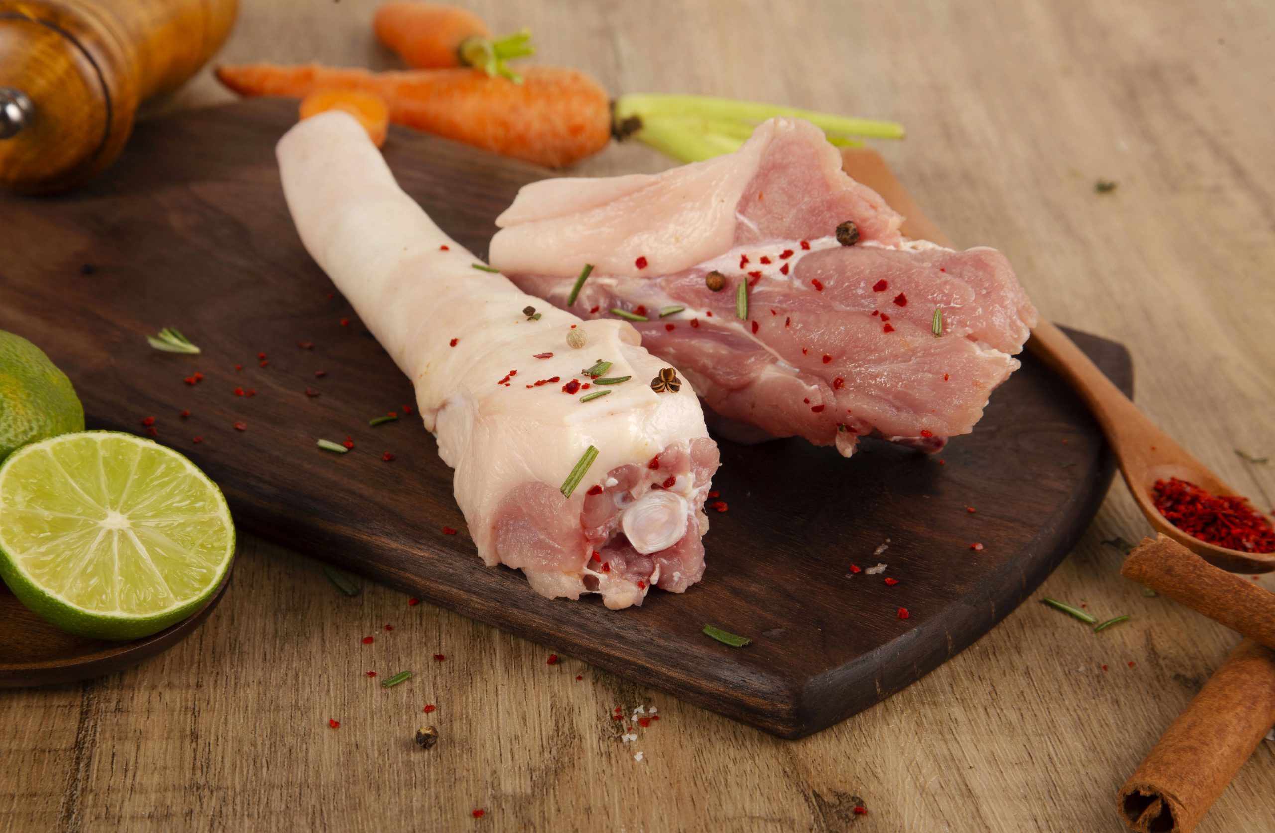 Giá thịt heo hôm nay 57 Đuôi heo duy trì giá 176.000 đồngkg