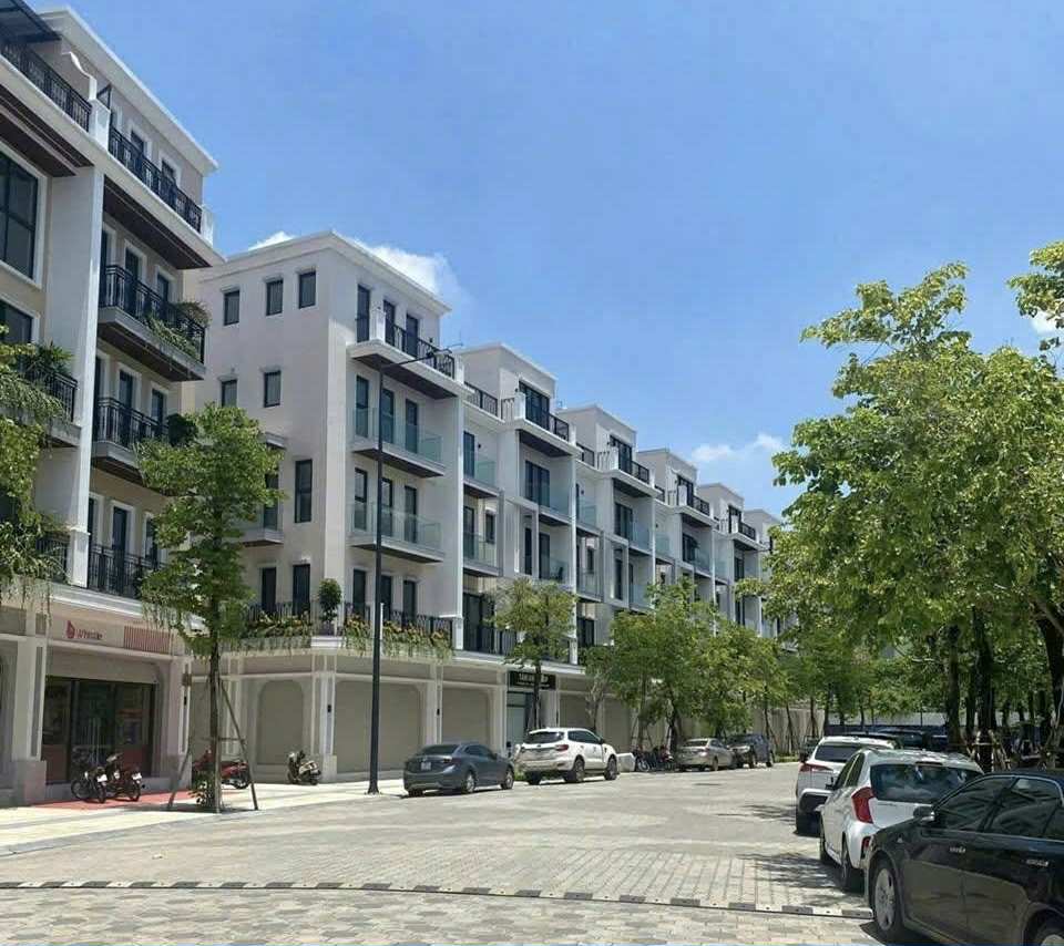 Chấp nhận chôn vốn chục tỷ, nhà đầu tư shophouse quyết không giảm giá