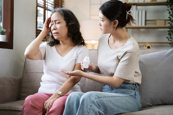 Cứ giận chồng con dâu lại tức tối gọi điện cho mẹ chồng trách móc, đòi ly hôn