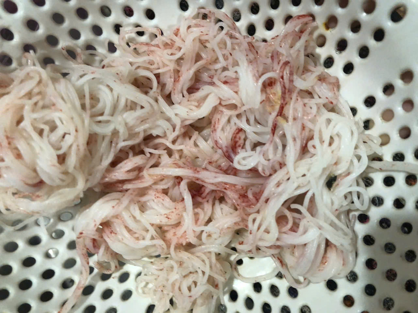 Đà Nẵng Xác minh vụ bún tươi đổi màu đỏ bất thường