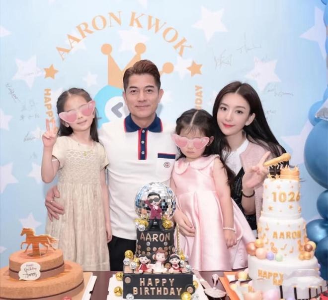 Thiên vương Hong Kong treo thưởng lớn nếu vợ trẻ kém 22 tuổi sinh con trai