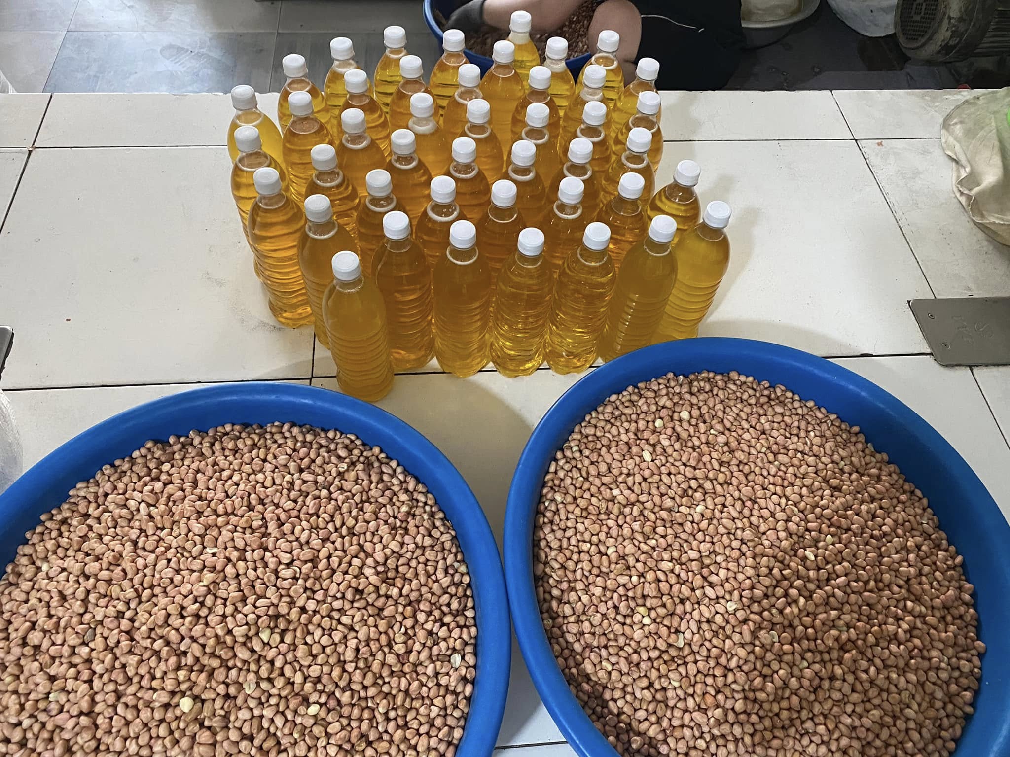  Lo ngại dầu ăn “bẩn”, người tiêu dùng chuyển hướng sang sử dụng dầu tự ép