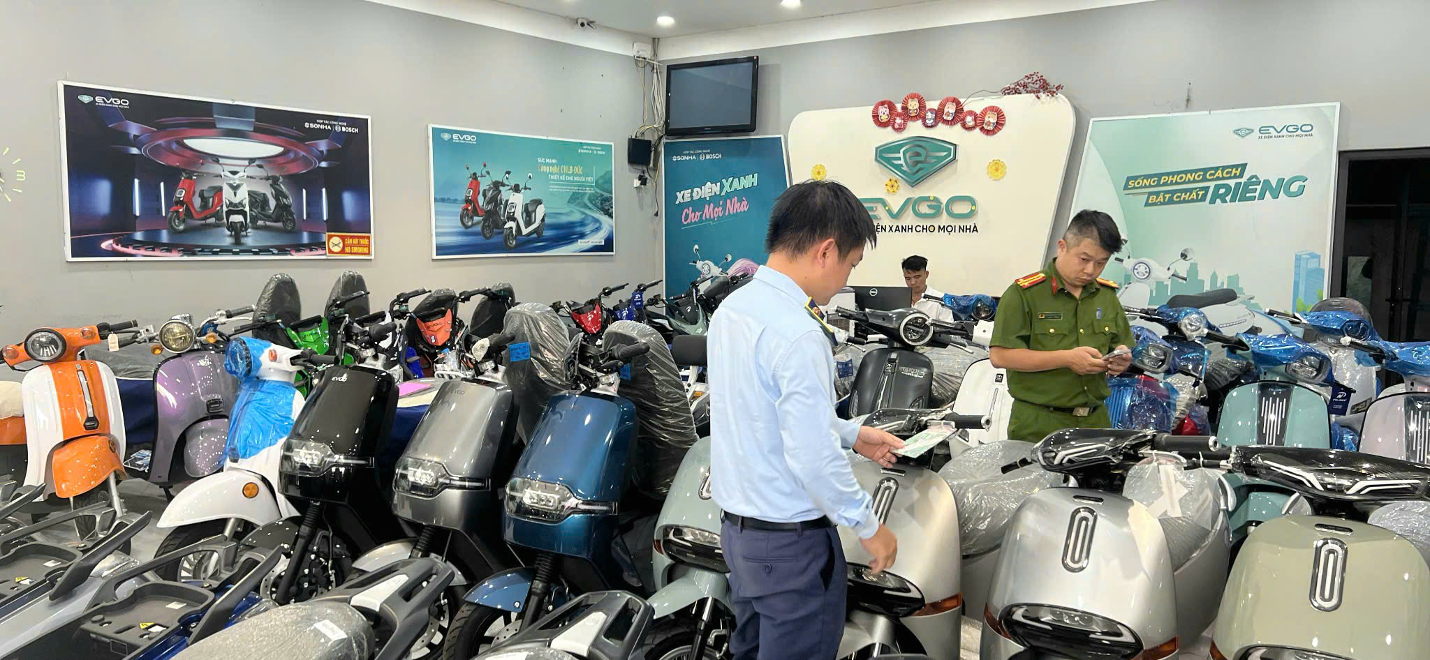 Chuyển hồ sơ vụ việc kinh doanh xe máy điện giả nhãn hiệu NIJA sang cơ quan công an