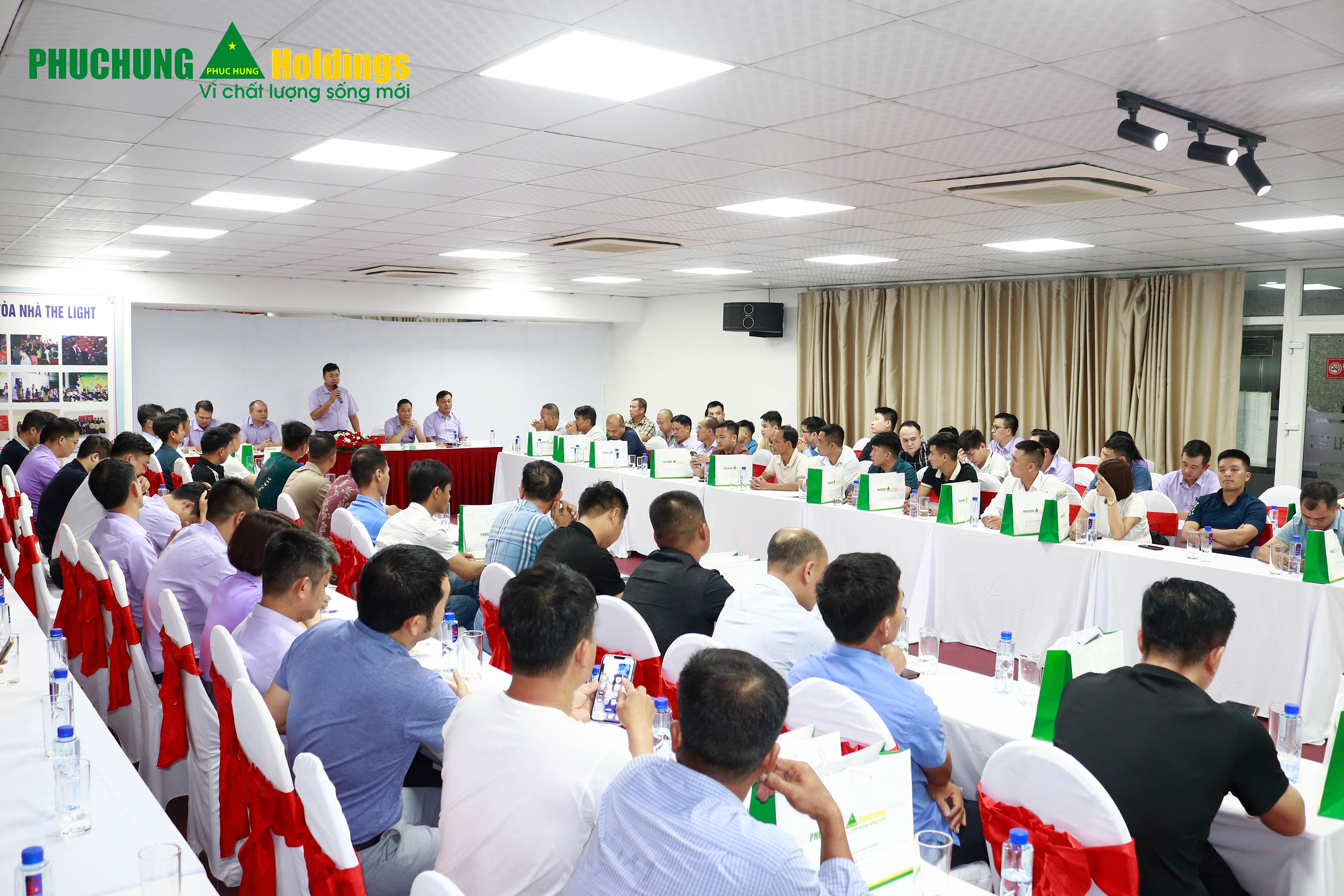 Phục Hưng Holdings tổ chức Hội nghị Nhà thầu phụ  Tổ đội thi công năm 2025 Gắn kết - Hợp tác - Phát triển