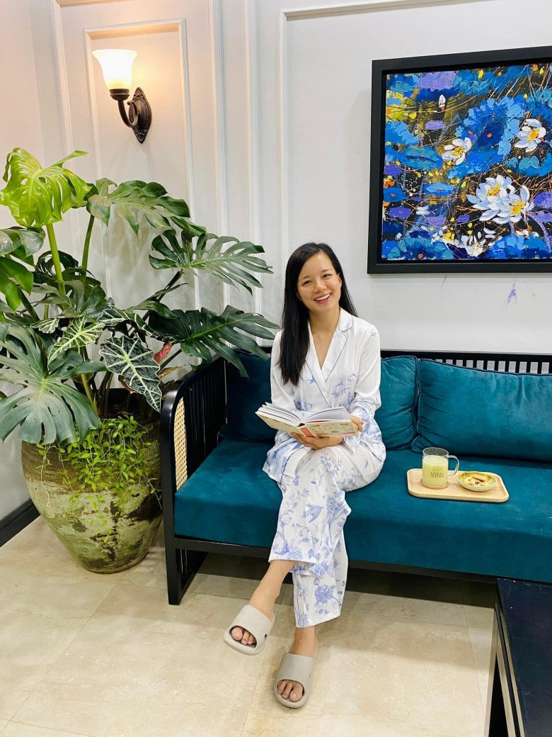 Hé lộ cơ ngơi sang xịn của Minh Trang - MC đang gây tranh cãi ở drama Làng Háo Hức