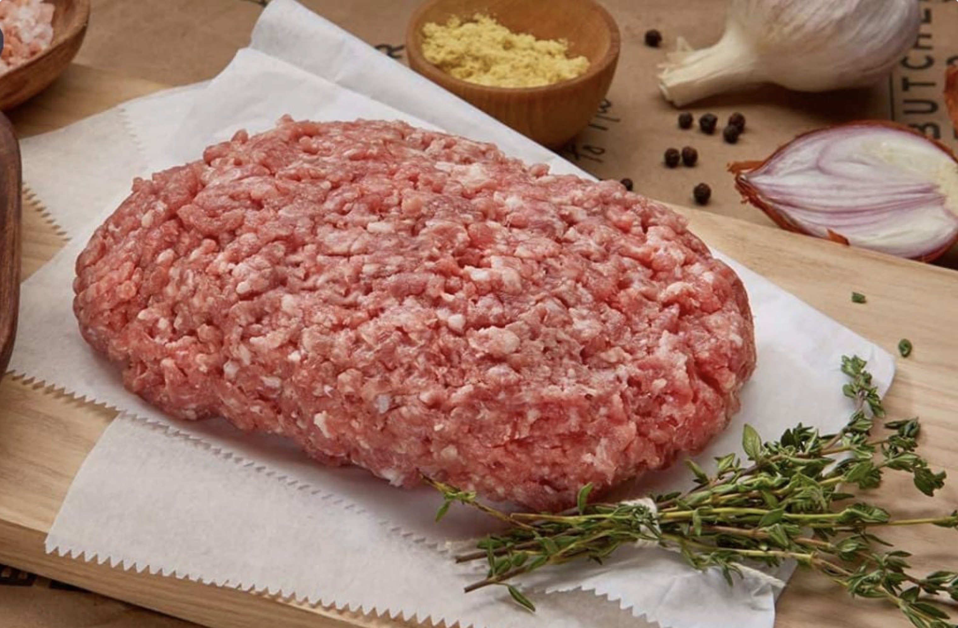 Giá thịt heo hôm nay 157 Thịt xay giữ giá 119.922 đồngkg tại WinMart