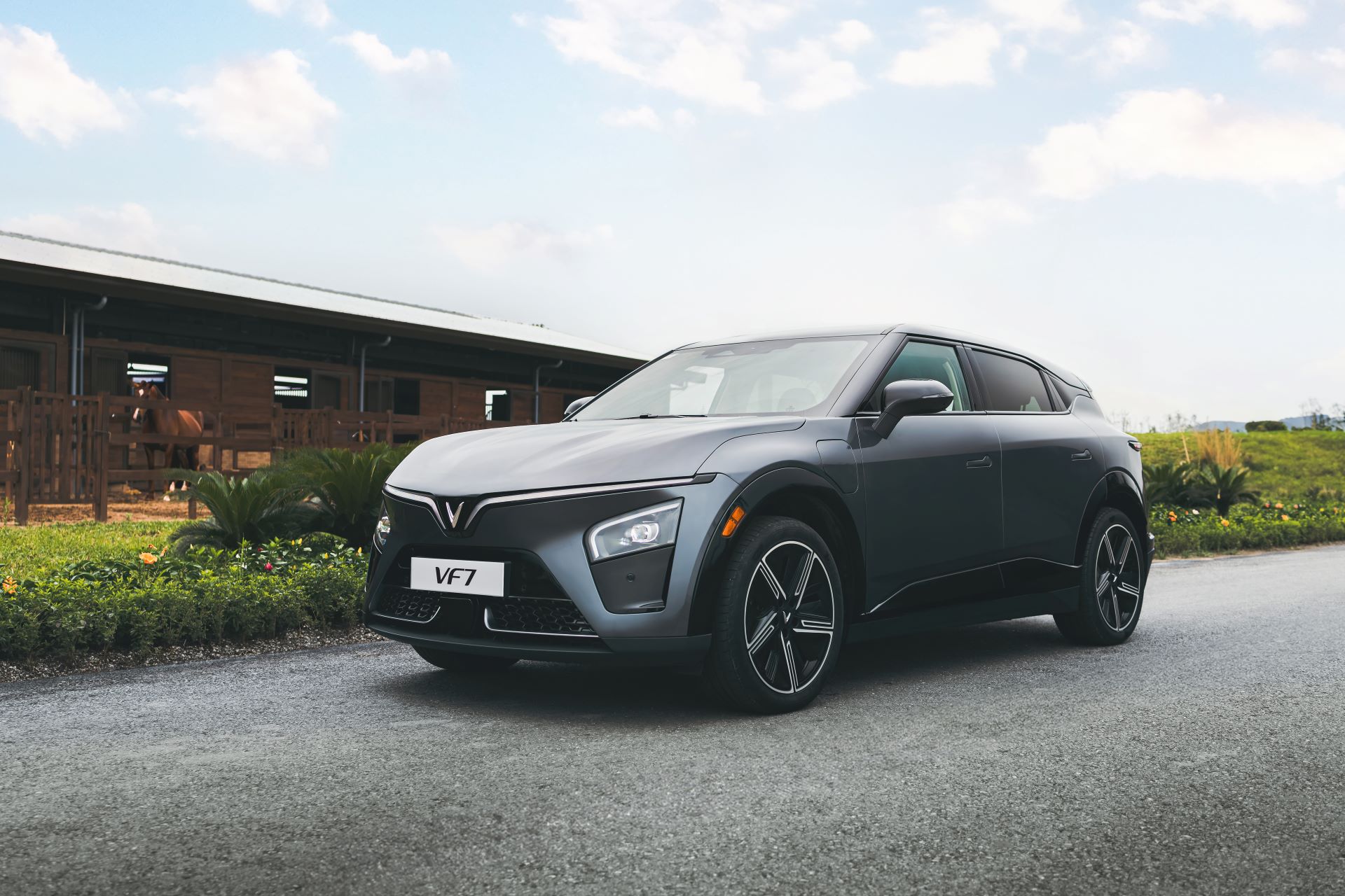 Chủ xe nói về VF 7 Siêu phẩm về thiết kế và “quái vật” về hiệu năng