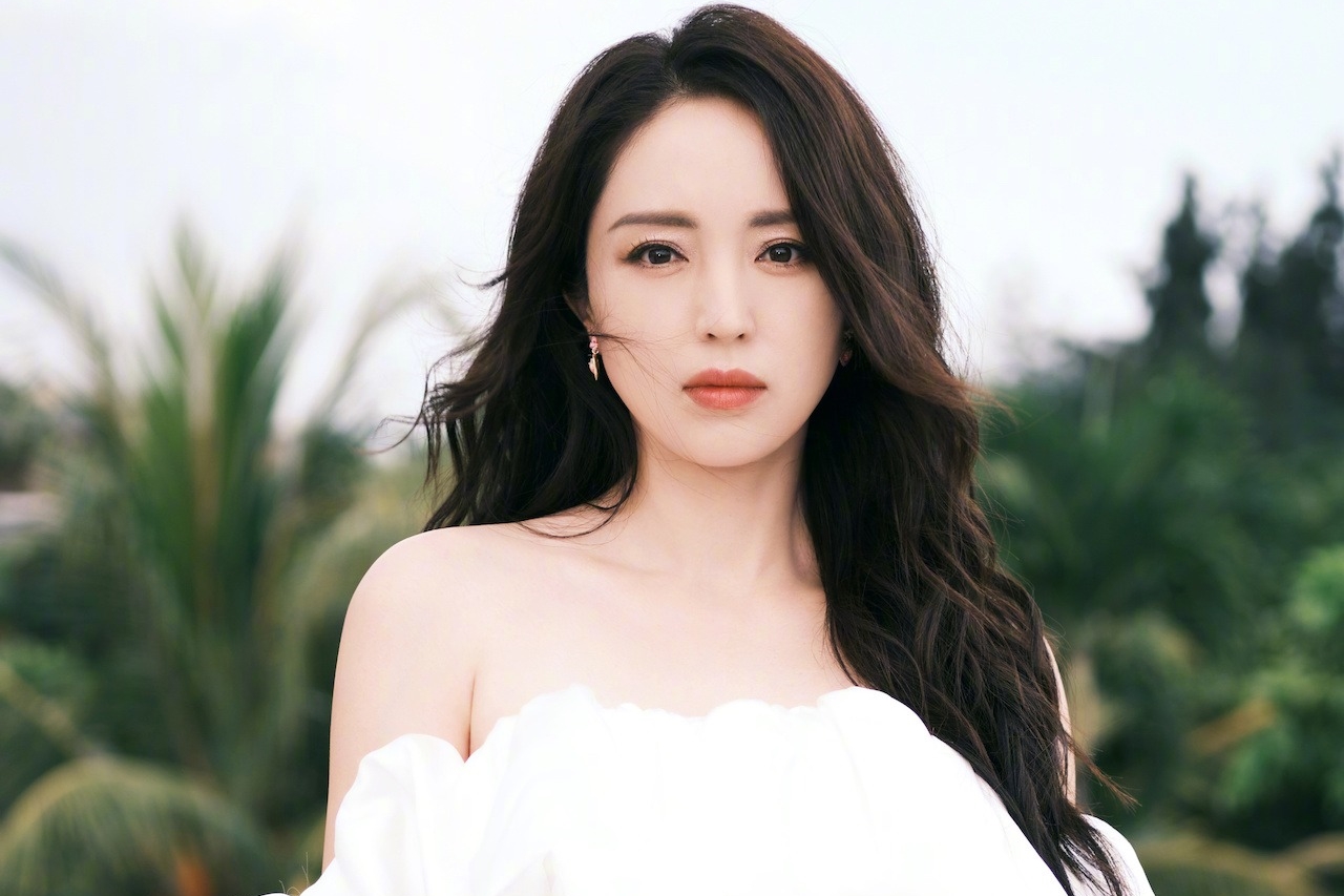 Nàng Điêu Thuyền khốn đốn vì bê bối hiếp dâm của chồng giờ ra sao