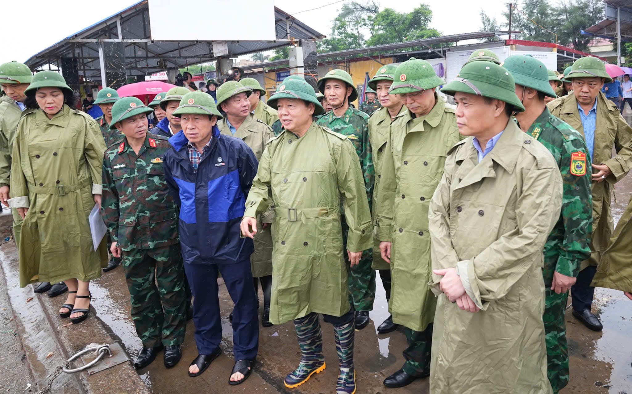 Phó Thủ tướng Trần Hồng Hà kiểm tra công tác phòng, chống bão số 3 tại Hải Phòng
