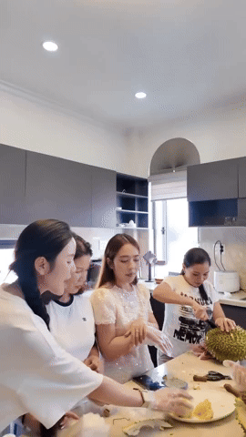 Xôn xao clip vợ Quang Hải bị mẹ chồng mắng té tát trong chuyến du lịch Đà Lạt